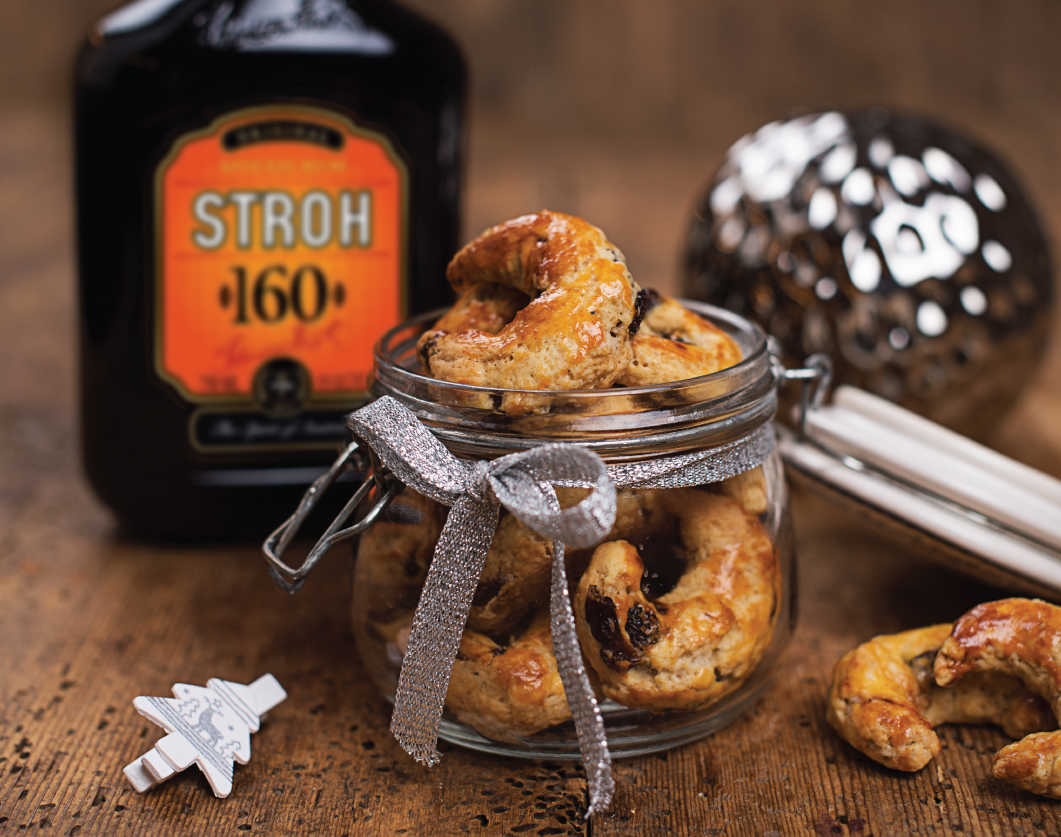 These rum raisin biscuits are sure to impress your guests. #Stroh160